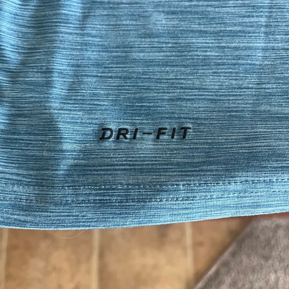 Nike Dri Fit - Picture 3 of 3